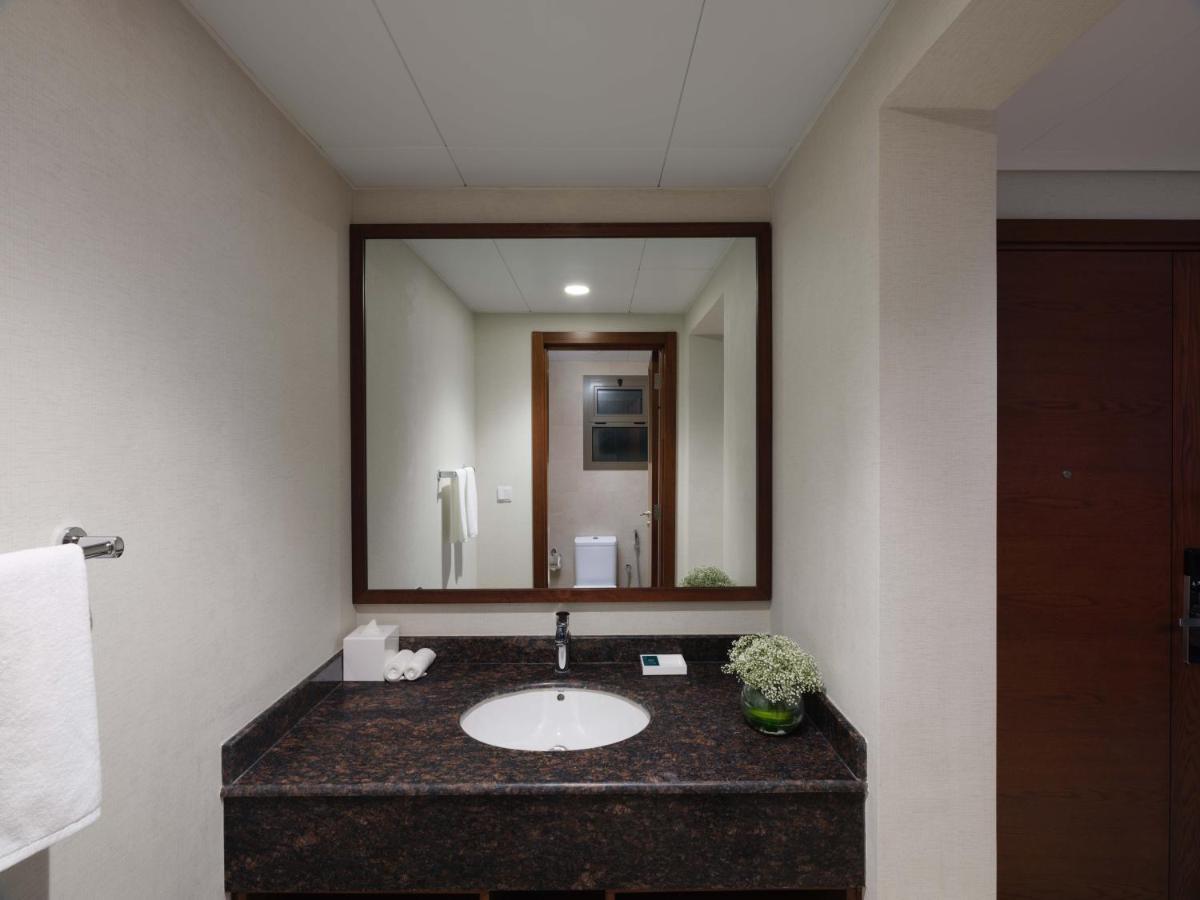 Doubletree By Hilton Muscat Qurum Εξωτερικό φωτογραφία